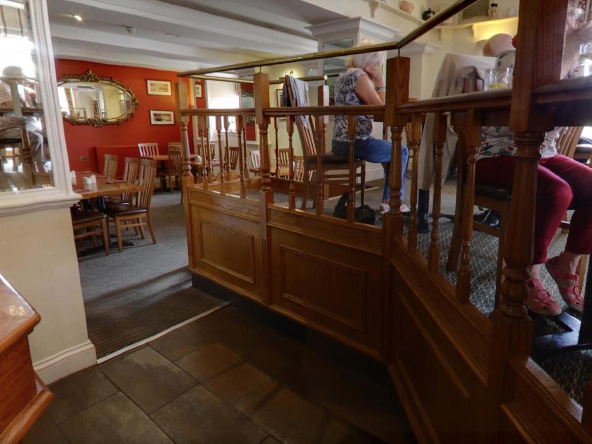 Galmpton The Railway Inn מראה חיצוני תמונה